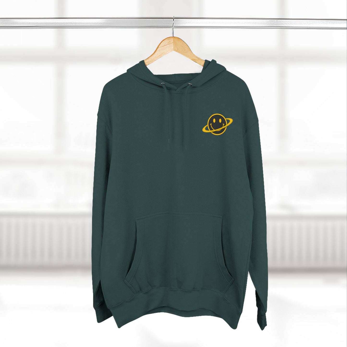 NEVERMIND PLANET Smiley Face Three-Panel Fleece Hoodie, Comfortable Sweatshirt for Casual Wear, Gift for Friends, Happy Vibes, Art-Inspired Fashion, [...]